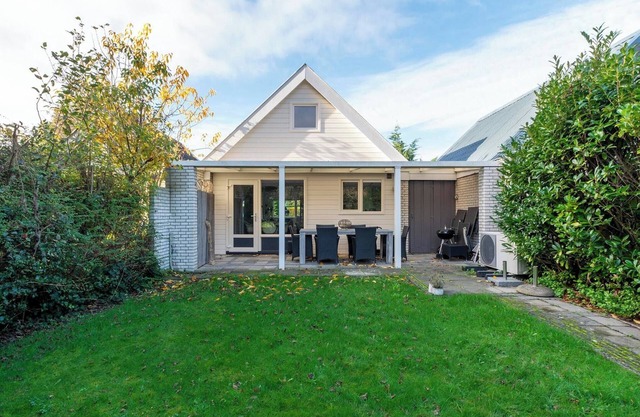 Family Home Sint Maartenszee near Beach