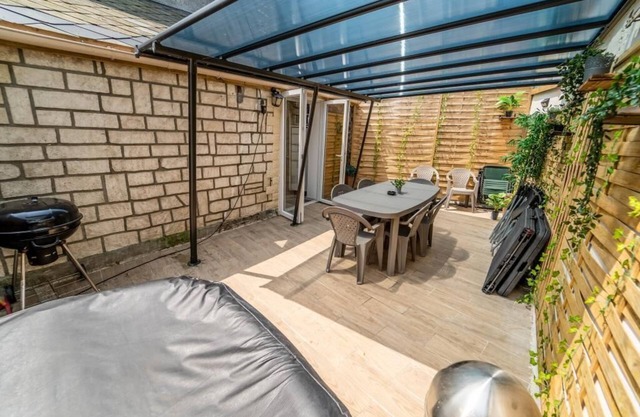 Family home Terrace Jacuzzi Free parking 10min from Honfleur