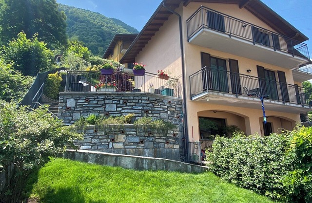 Family home with lake views and close to centre of charming village on Lake Como