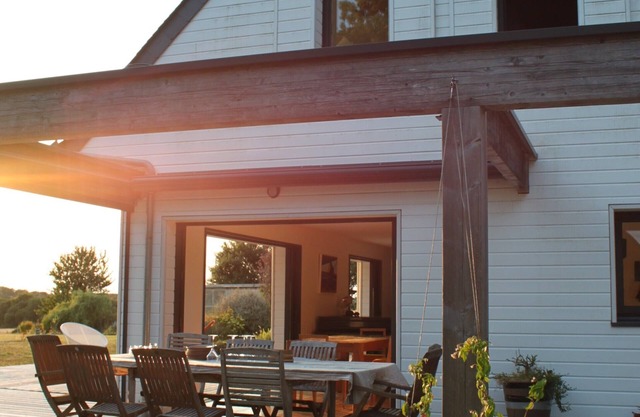 Family home with multiple living spaces, open views and stunning sunsets