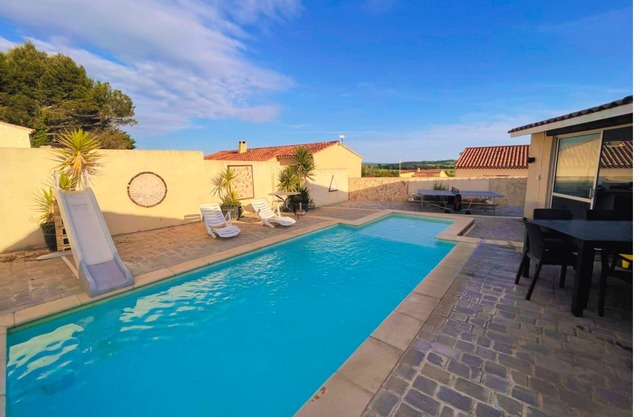 Family home with pool near Pont du Gard