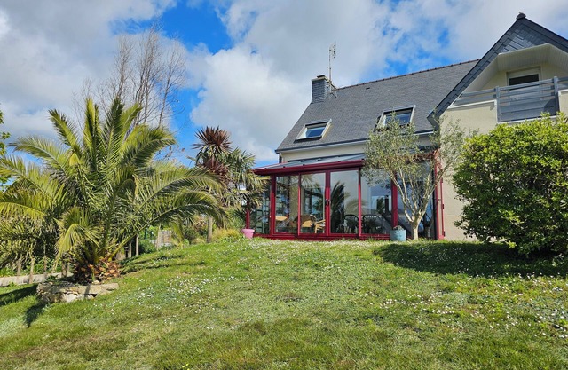 Family House close to the GR34 and beaches