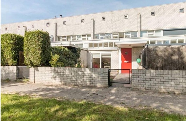 Family house next to train and close to Amsterdam and Schiphol
