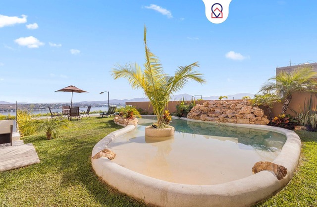 Family House, Pool & Lake view, 4 Bedrooms
