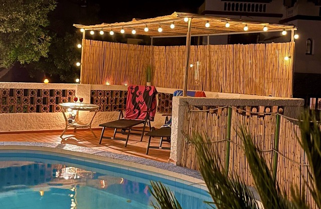 Family house with private pool, sun and view to the sea