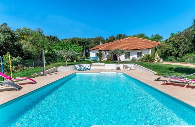 Family house with garden, pool & nature - Colonzelle