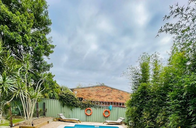 Family Lake House with pool