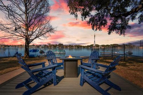 Family Lakefront Retreat