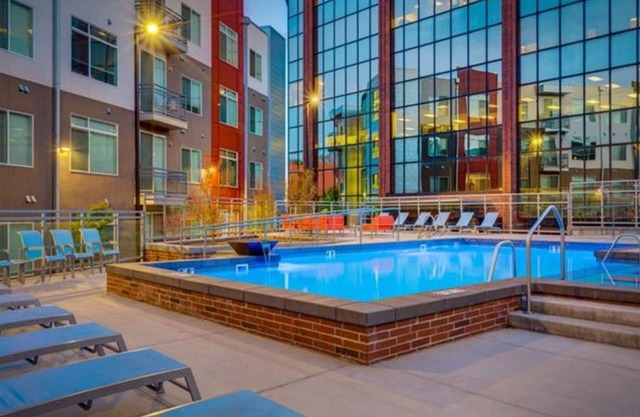 Family Leisure or Corporate Luxury Suite. 2B/2Ba, Gym, Hot-Tub, EV Chrgr Access.