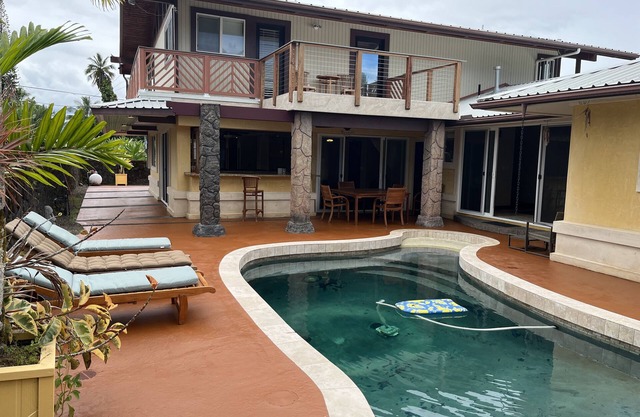 Family luxury villa w/Pool Hilo — 5 min from the beach!