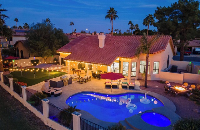 Family Oasis! Free Heated Pool+Spa, Golf+Lake View, BBQ, Putting Green, Fire Pit