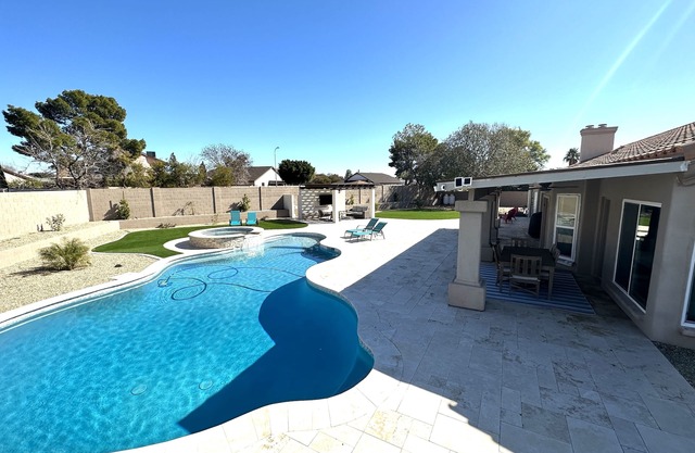 Family Oasis! Large yard, pool/spa, billiards/ping pong