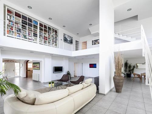 Family Oasis w Private Pool, cleaning included