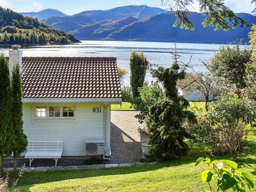 Family Oasis with Lake View-By Traum