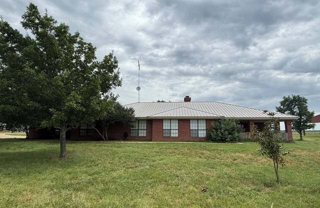 Family Owned Small Farm, Relax at the Circle4B Ranch!