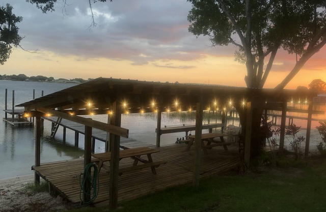 -Family Paradise-deck on crystal clear Lake Sirena-Sleeps 10