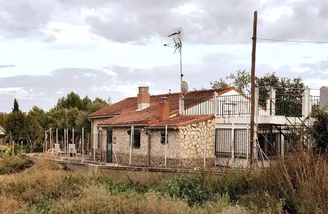 Family/pet-friendly farmstay w/pool, bbq, play area near parque warner madrid