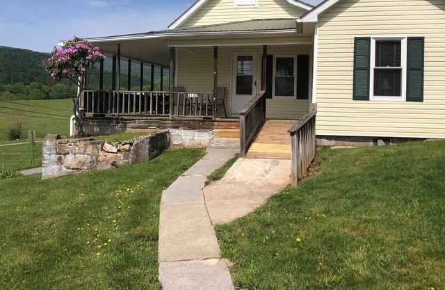 Family & Pet Friendly, Peaceful Setting, Incredible Views - 5 Min to Marlinton