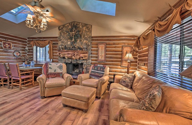 Family & Pet Friendly: Rustic Lakeside Cabin