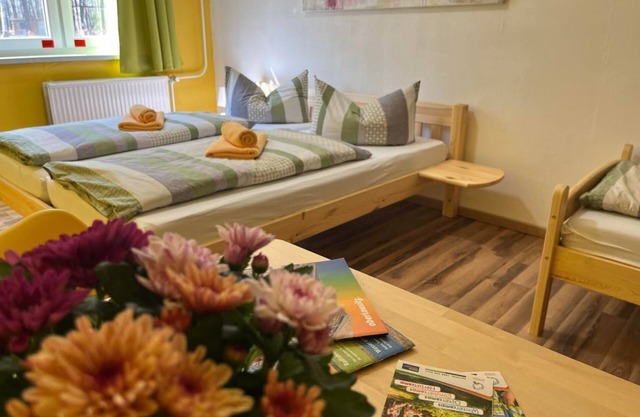 Family room, shower and bath, WC, 2 bedrooms - KiEZ Am Braunsteich