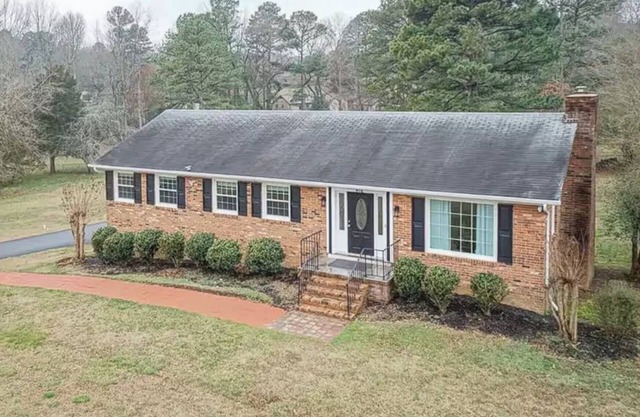Family Retreat - 3-bedroom house with NEW Pool, WiFi and AC in North Durham