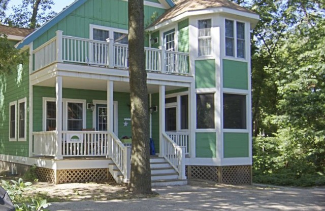 Family Retreat-Beachwalk-Grill-AC-Free WiFi-Pool Table-Bikes-Grill-Golf Cart