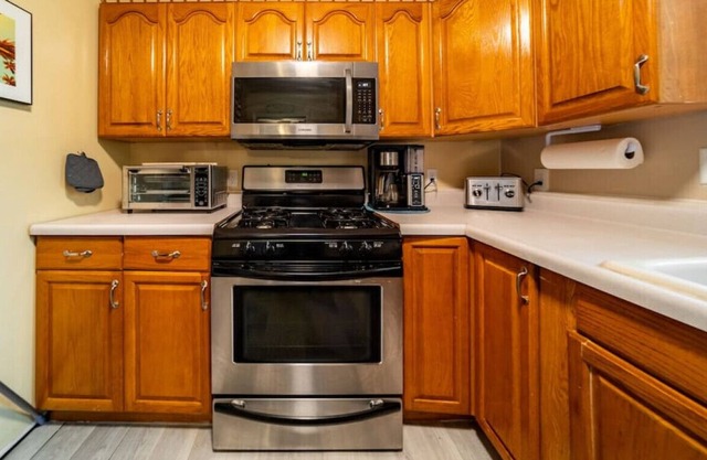 Family Retreat in Akron, 3 b 1.5