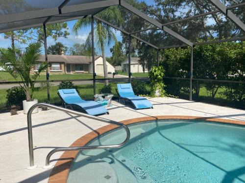 Family Retreat in Tropical Oasis