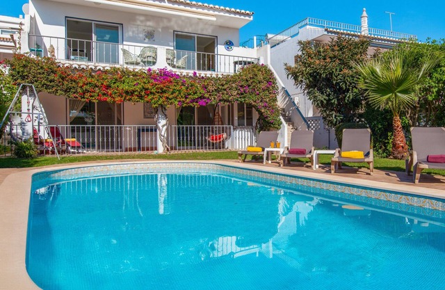 Family Retreat w/Pool, Olhos de Água