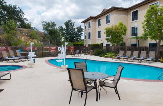Family Reunion Lodging! 3 Units w/Full Kitchens