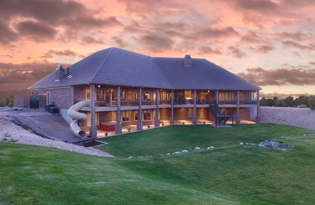 Family Reunion Lodge w/Pool, near Bryce & Zion Canyon - 13 Bed, 9 Bath, 40 acres