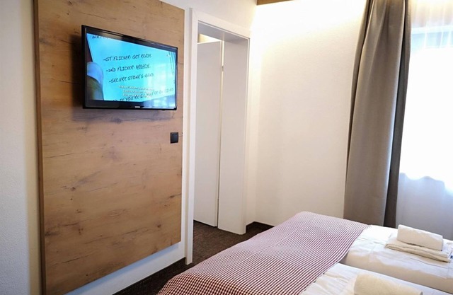 Family room with shower, WC - Hotel Aschauer Hof