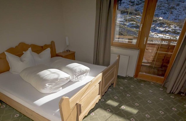 Family room, shower or bath, toilet - Landhaus Edelweiß
