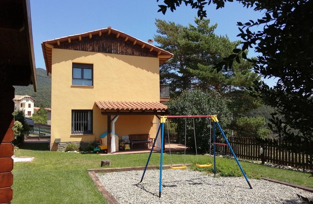 Family Rural Accommodation with garden for 4 or 6 people