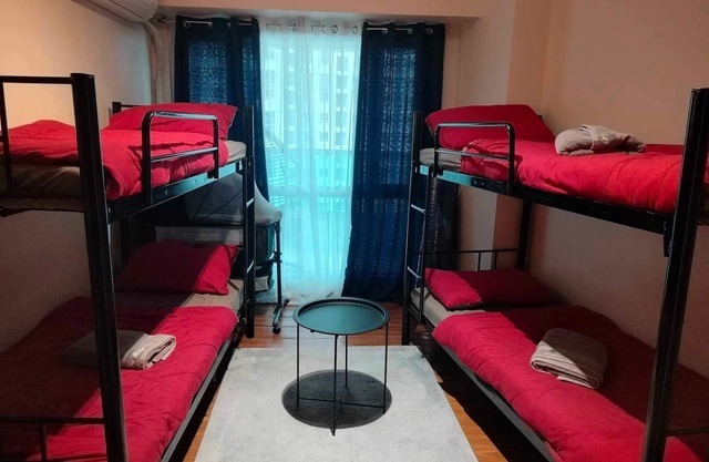 Family size Condocation in Beacon Tower Makati,with Unlimited pool acces