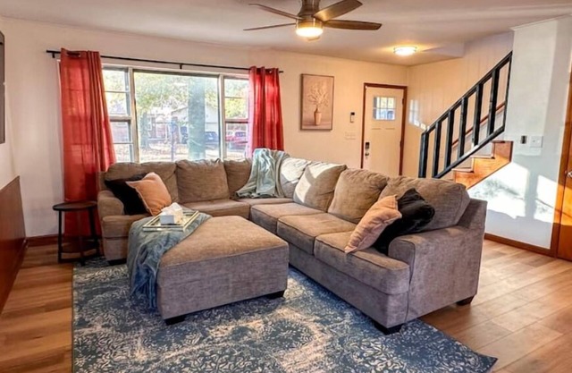 Family Size Home, 5 Mins from Rose District, King Bed & Fire Pit, 2,100 sq ft!