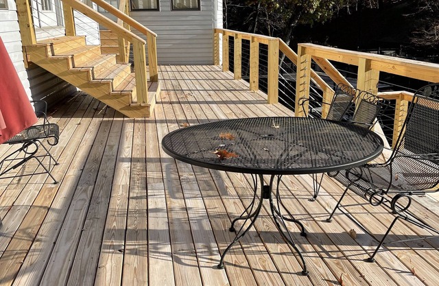 Family size lake house with boat slip, pier and deck!