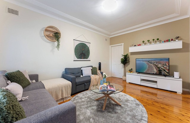 Family-Sized Comfort - 4BR Near Macquarie & Metro