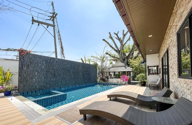 Family Style Bungalows near Shopping Area