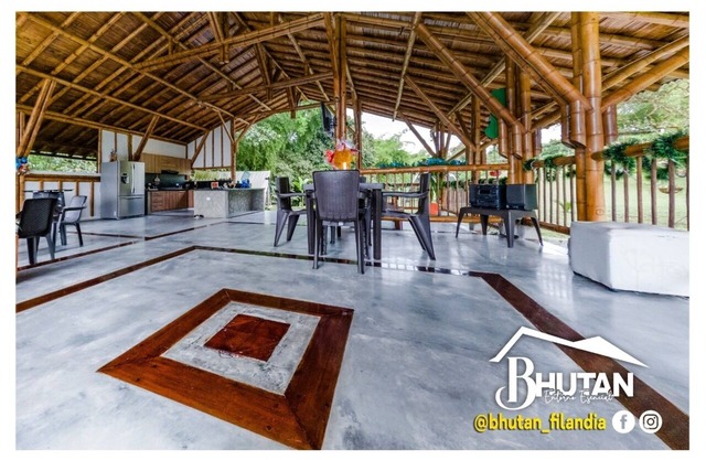 Family Suite for 6 with private bathroom and living area