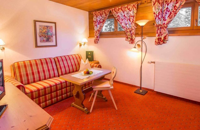 Family Suite with Gaupenfenster - Hotel Kristberg