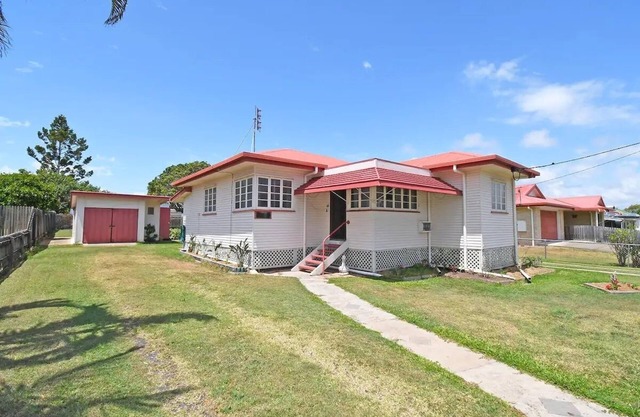 Family Tides. Cheerful 3 bedroom home in Urangan.