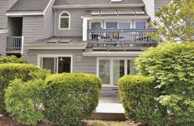 Family vacation home walking distance to the beach