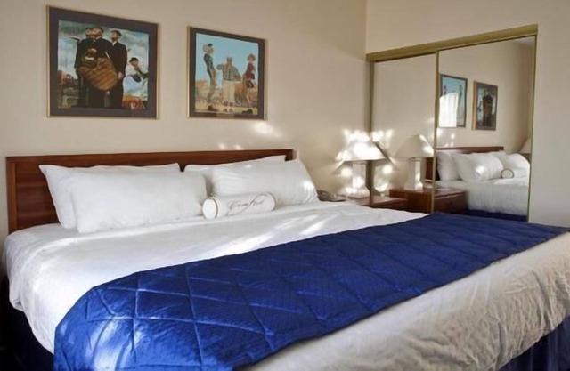 Family Vacation! 3 Awesome Studios w/Kitchenette, Pool