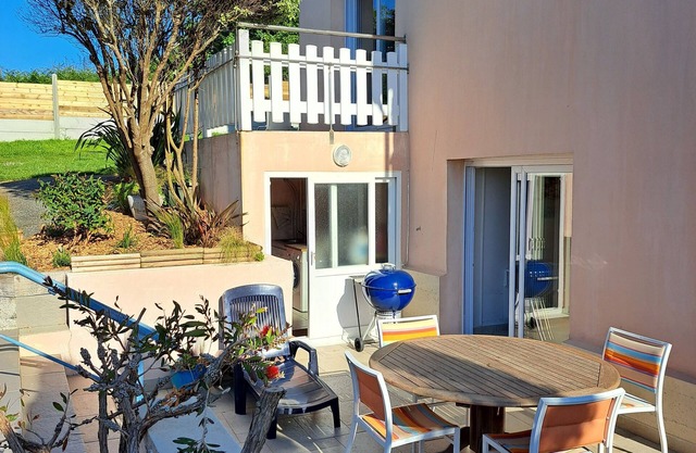 Family vacation home by the sea, small pets welcome