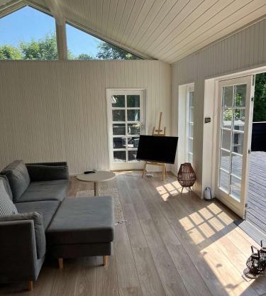Family Vacation home 1 minute from Beach