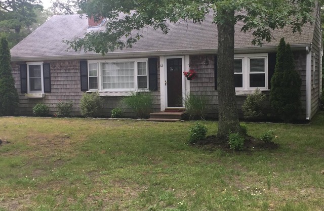 Family Vacation Home walking distance to Craigville beach with FREE Beach Pass!