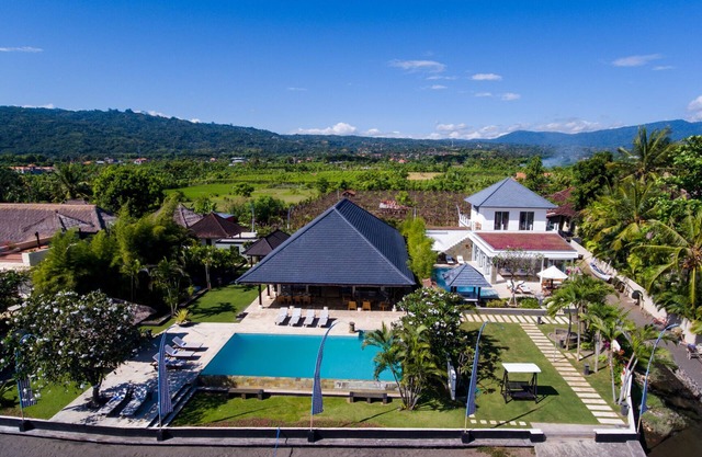 FAMILY VACATION RENTAL - 10 BR VILLA w/BEACH VIEW