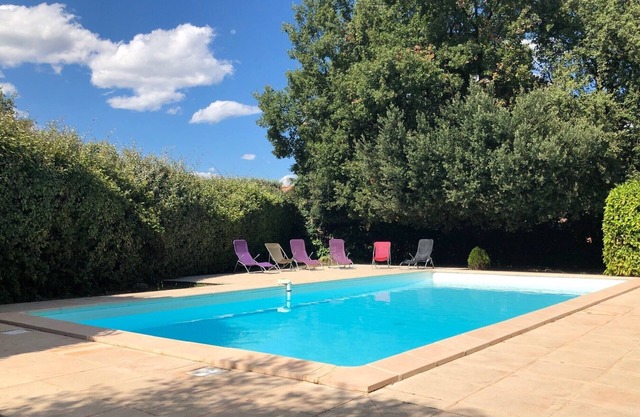 Family villa for 10 people/large private pool/large garden