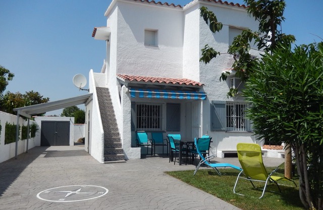 Family villa on the Costa Brava. Down 10% in June and September.